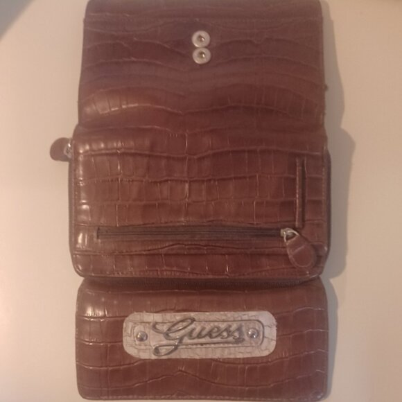 Designer Brown Textured 14 Card Holder Wallet with Snaps & 3 Zipper Compartments - Picture 4 of 4